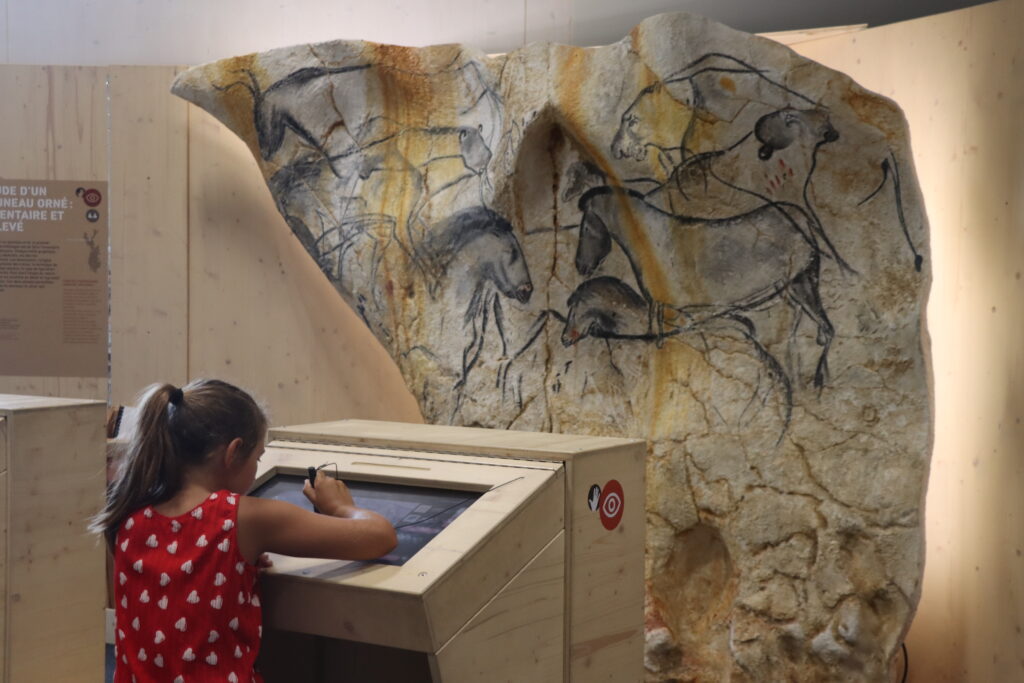 Exposition-Grotte-Chauvet-L'aventure-scientifique©Grotte-Chauvet-2-Ardèche (94)